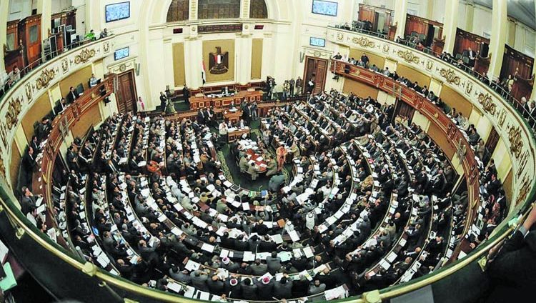 مصر تدرس إلغاء الحبس في قضايا الغارمين