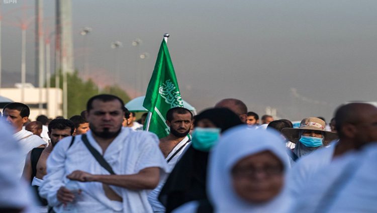 حجاج بيت الله الحرام يستقرون على صعيد عرفات