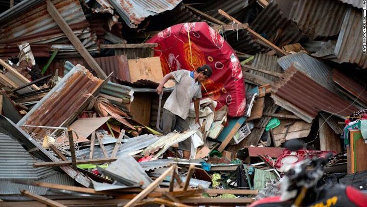 ارتفاع حصيلة قتلى زلزال إندونيسيا إلى 832 قتيلاً
