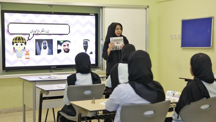 مليون و100 ألف طالب وطالبة إلى مقاعد الدراسة غداً