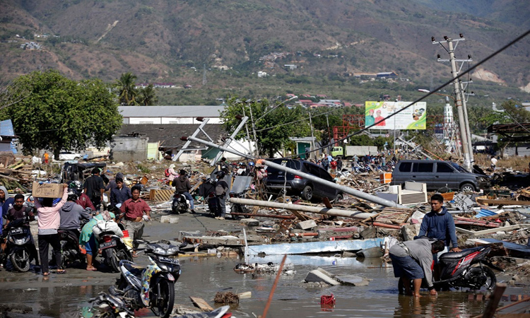 إندونيسيا تطلب مساعدة دولية بعد الزلزال والتسونامي