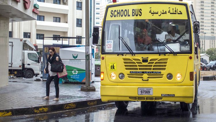 أهالٍ يطالبون بجسور ومعابر على الطرق الجبلية لحماية الطلاب أثناء الأمطار