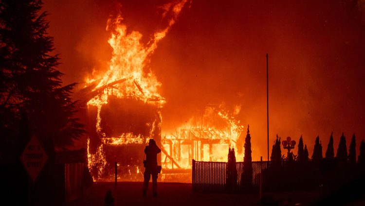 ارتفاع عدد قتلى حريق شمالي كاليفورنيا إلى 76 شخصاً