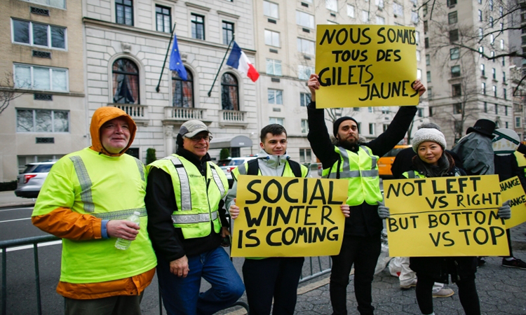 الحكومة الفرنسية تحاصر «السترات الصفراء»