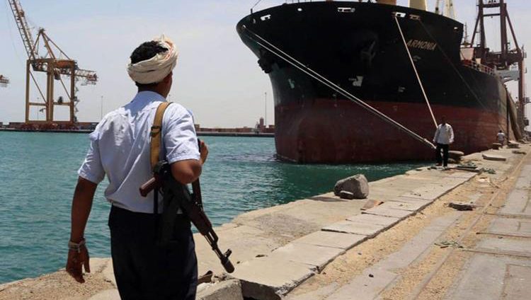 الحوثيون نهبوا 65 % من المساعدات الإنسانية الموجهة للشعب عبر ميناء الحديدة