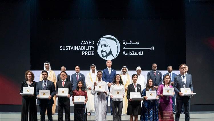 بحضور محمد بن راشد.. محمد بن زايد يكرم الفائزين بجائزة زايد للاستدامة