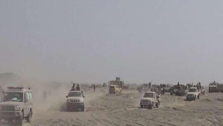 إصابة قيادات يمنية في استهداف حوثي لقاعدة عسكرية بـ”لحج”
