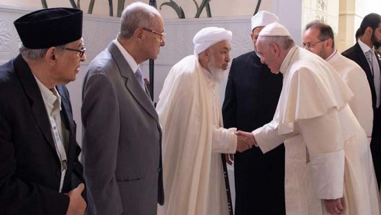 «بن بيّه» أشهر دعاة الوسطية