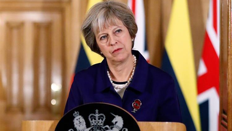 البرلمان البريطاني يطالب ماي بالتخلي عن منصبها مقابل إنقاذ “بريكست”