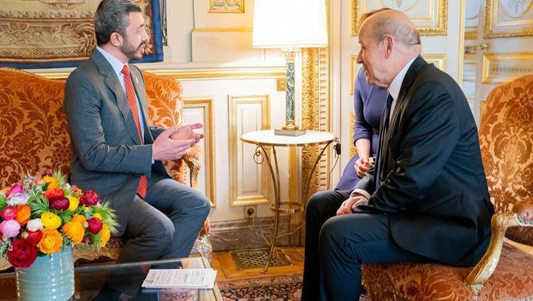 عبدالله بن زايد يبحث مستجدات المنطقة مع وزير خارجية فرنسا