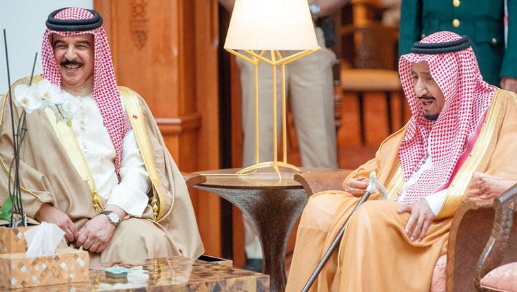 العاهل السعودي وملك البحرين يبحثان التعاون والتنسيق المشترك