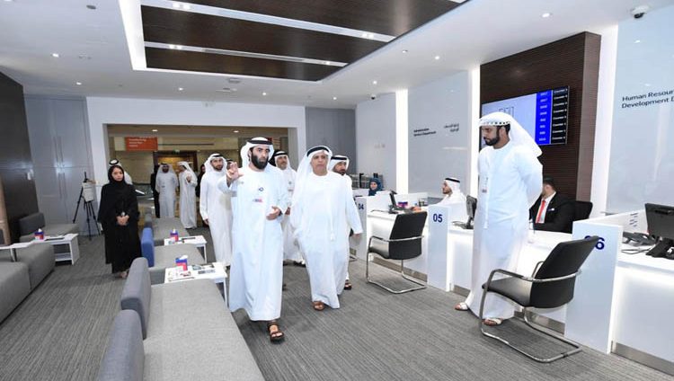 الطاير يدشن مركز خدمة المتعاملين والموظفين في المبنى الرئيس لـ “طرق دبي”