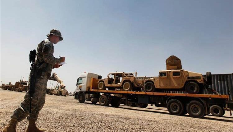 قاعدة أميركية تجلي موظفيها من العراق