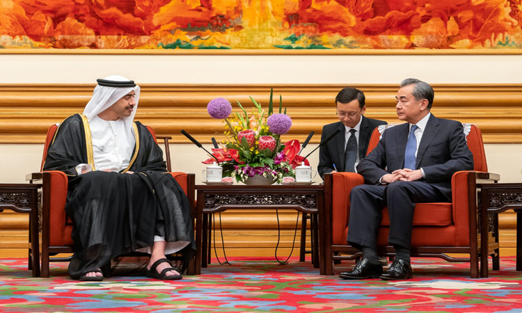 عبدالله بن زايد يلتقي مستشار الدولة وزير الخارجية الصيني