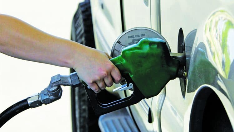انخفاض أسعار البنزين والديزل في الإمارات خلال سبتمبر