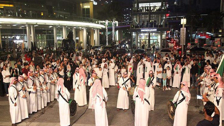 دبي تحتفي باليوم الوطني السعودي باستضافة فعاليات متنوعة وحفلات فنية وعروض الألعاب النارية