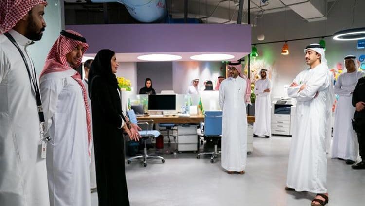 عبدالله بن زايد يزور مؤسسة “مسك الخيرية” في الرياض ويطلع على مبادراتها الشبابية