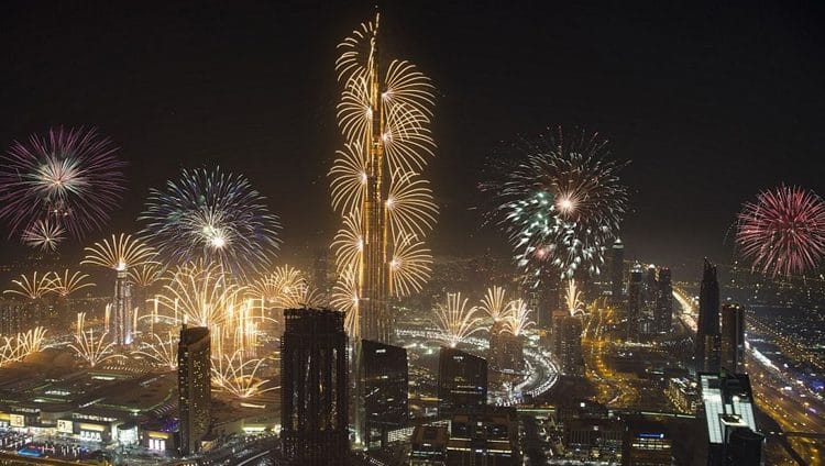 الإمارات تطرق أبواب “غينيس 2020” بعروض الألعاب النارية