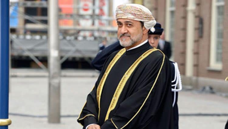 من هو هيثم بن طارق آل سعيد سلطان عمان الجديد