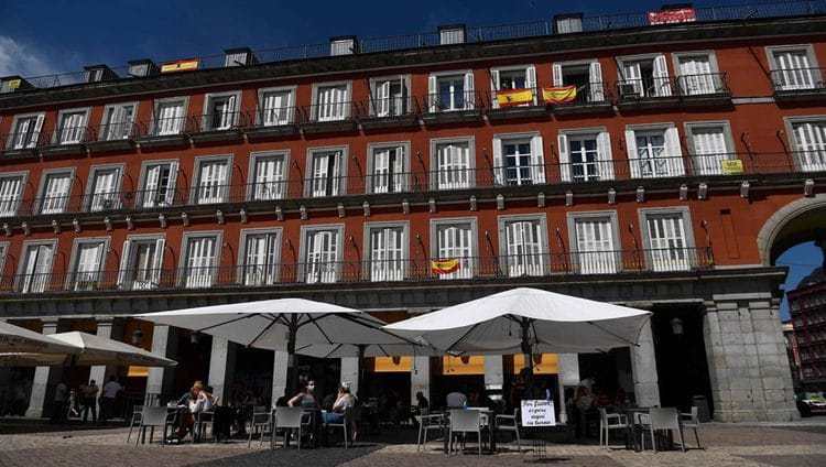 إسبانيا تنهي الحجر الصحي للسائحين اعتباراً من يوليو