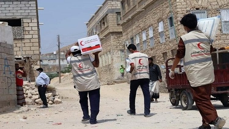 بدعم من الإمارات.. «الهلال الأحمر» يوزع مساعدات غذائية جديدة شرق المكلا بحضرموت