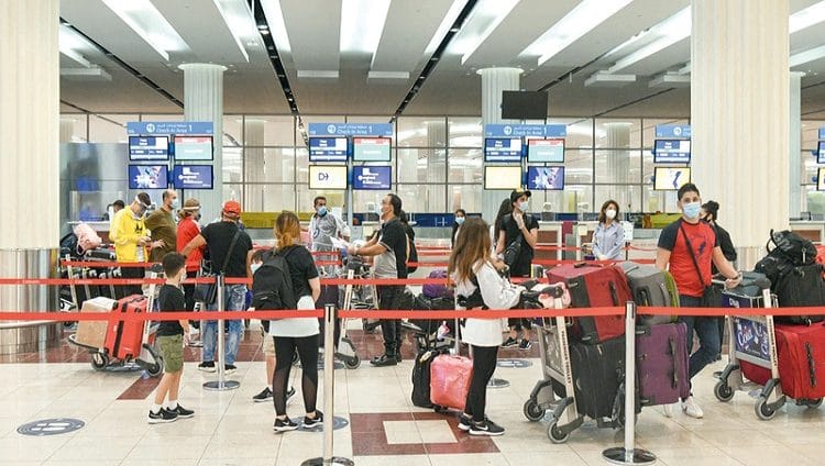 حجوزات المقيمين للعودة إلى الإمارات «كاملة العدد»