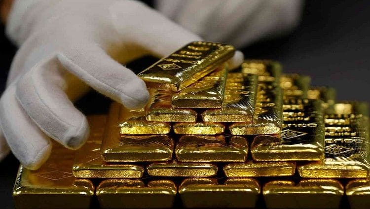 الذهب يتراجع عن أعلى مستوى في 3 أسابيع مع استقرار الدولار