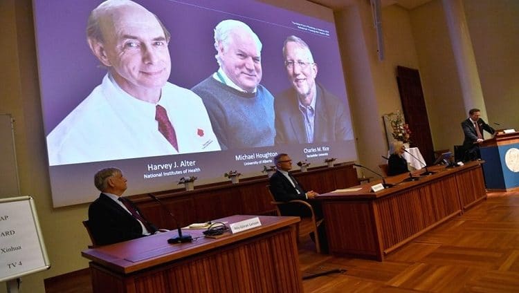 3 علماء يفوزون بجائزة نوبل للطب 2020