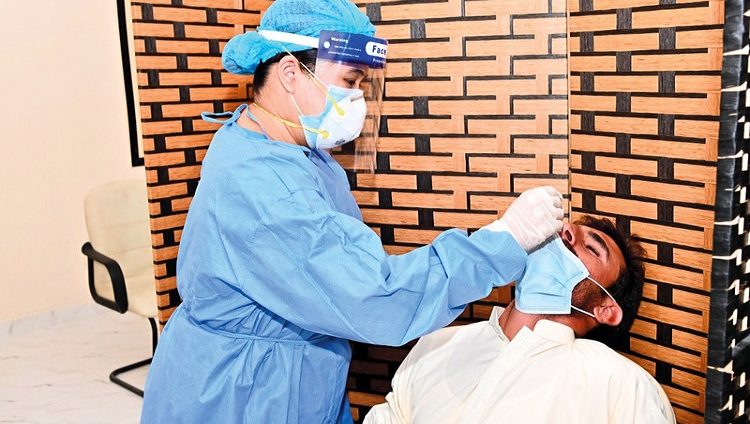 الإمارات حريصة على توفير لقاح «كوفيد-19» لأبطال خط الدفاع الأول