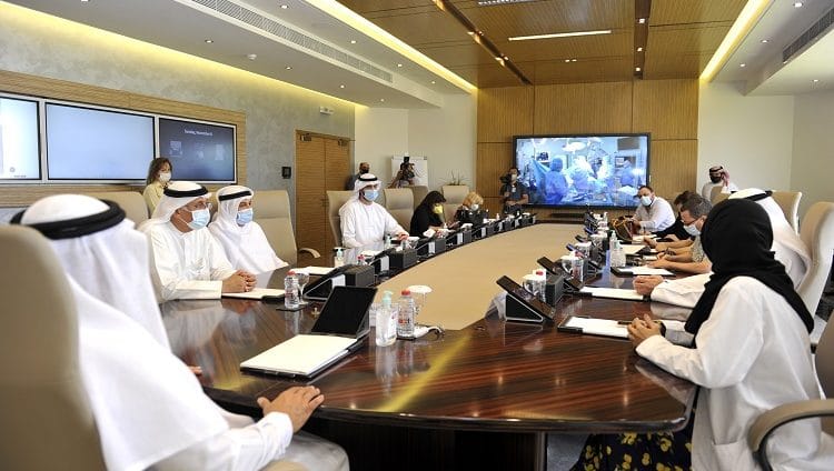 “الإمارات” تسجل إنجازاً طبياً بعملية دقيقة بالعمود الفقري لجنين في بطن أمه