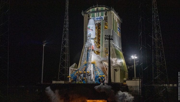 بالتزامن مع اليوم الوطني الـ49.. إطلاق “عين الصقر” إلى الفضاء بنجاح