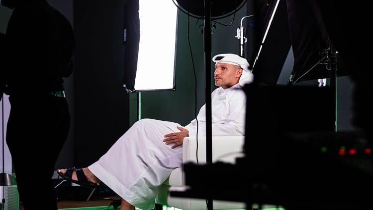 رهان رجل من أبوظبي، يدير 230 مليار دولار، بأن العالم سيتغلب على كوفيد-19