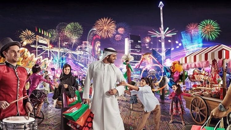 عروض جوية بالطائرات المسيرة ترحب بزوار مهرجان دبي للتسوق
