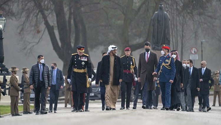 محمد بن زايد يحضر حفل تخريج نجله زايد وعدد من الشيوخ والمواطنين من «ســاندهيرست»