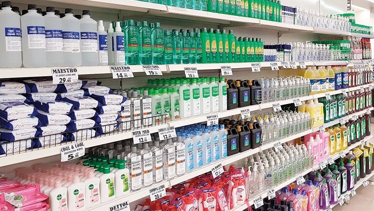 مستهلكون: السلع الغذائية والمعقمات ومستلزمات الرياضة الأكثر شراء في 2020