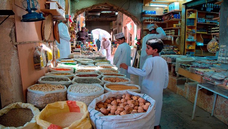 اعتباراً من الغد.. سلطنة عمان تحظر على الأجانب مزاولة بعض الأنشطة الاقتصادية