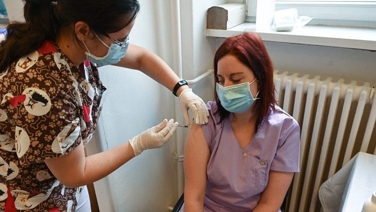 المجر أول دولة في الاتحاد الأوروبي توافق على استخدام لقاح سينوفارم