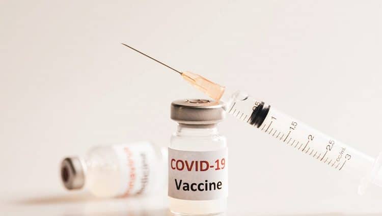 الإمارات الثالثة عالمياً في تطعيم السكان ضد «كورونا»
