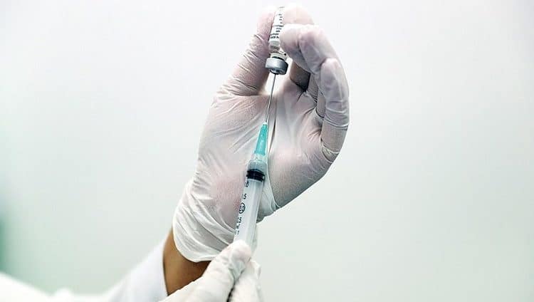إنجاز إماراتي جديد.. تطعيم 52.46% من السكان ضد «كوفيد – 19»