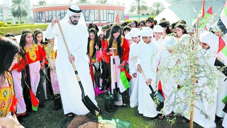 محمد بن راشد: من أراد خدمة الوطن فليخدم الشعب