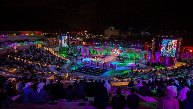 “مدرج خورفكان” أيقونة جديدة تضاف لمعالم الدولة والمنطقة