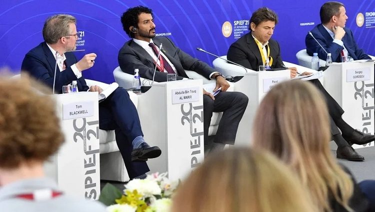 وزير الاقتصاد يشارك في “منتدى سان بطرسبرغ الاقتصادي”.. ويبحث تعزيز الشراكة الاستراتيجية الإماراتية الروسية