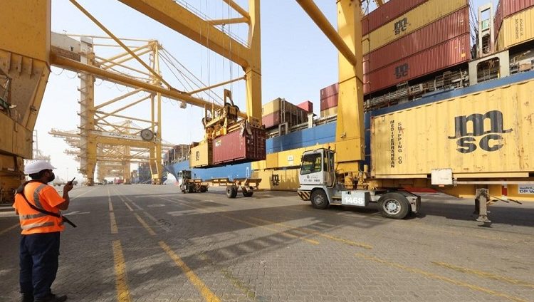 بيان ميناء جبل علي حول الحريق الذي اندلع أمس في إحدى حاويات سفينة