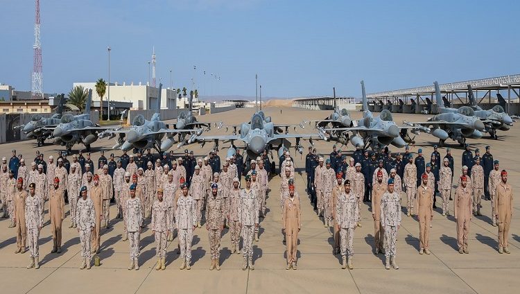 قائد العمليات المشتركة يزور قوة الواجب الجوية المشاركة في “عاصفة الحزم” بالسعودية