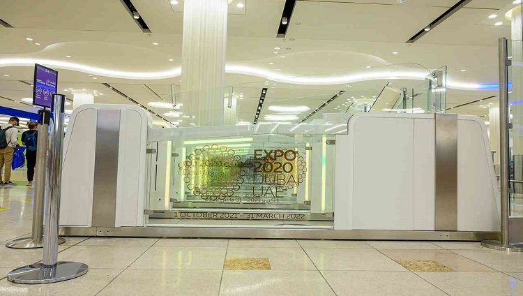 البوابات الذكية في مطارات دبي تتوشح بملصق شعار إكسبو 2020 دبي
