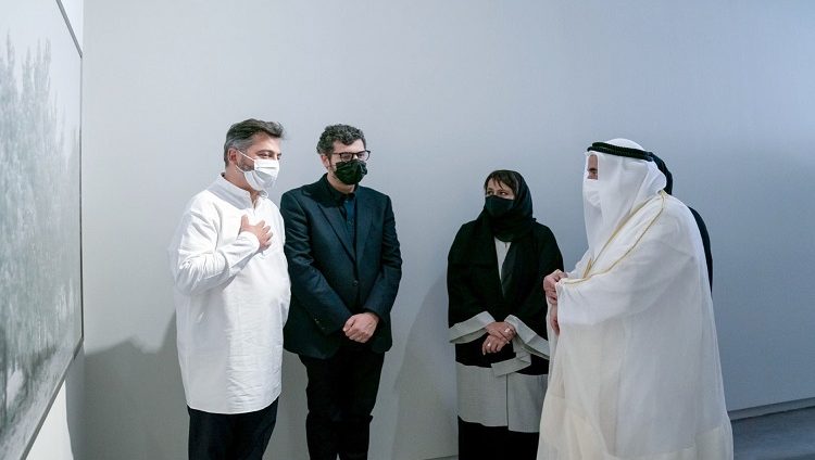 حاكم الشارقة يفتتح المعرض الفني “الوجه الآخر للصمت” لهراير سركيسيان