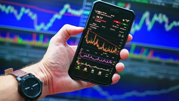 كيف ستؤثر قررات رفع الفائدة على البورصات العربية؟.. محللون يجيبون