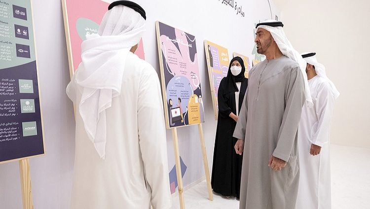 رئيس الدولة يوجّه بتعميم «بيئة عمل داعمة للوالدين» على مستوى الدولة