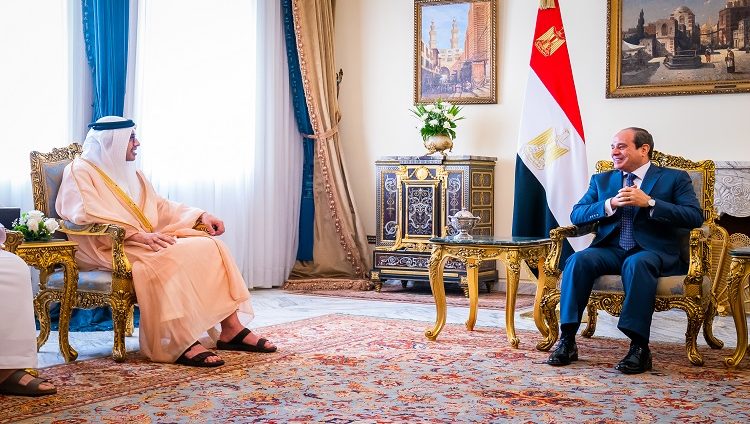 الرئيس المصري يستقبل عبدالله بن زايد .. ويؤكد على دور الإمارات المركزي في تحقيق السلام والاستقرار بالمنطقة