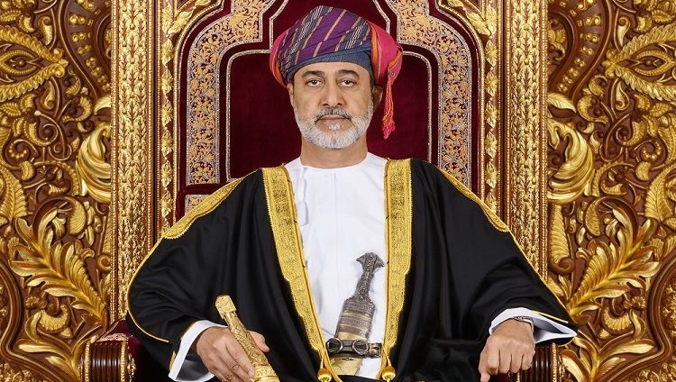 سلطان عمان يعيد تشكيل مجلس الوزراء ويصدر عدة مراسيم